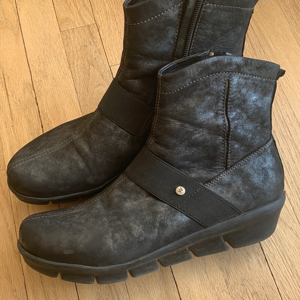 Darling Wolky shirt black boots. Size 41. Barley worn!  Size 10